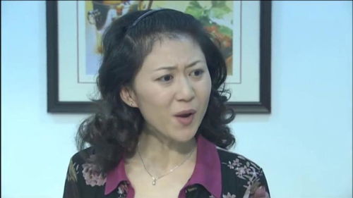 男子有点钱就嚣张跋扈,欺负社会底层服务人员,强迫小姑娘下跪